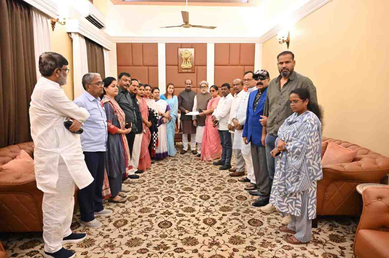 ‘ন্যাশনালিস্ট সিটিজেন্স পার্টি’-র সঙ্গে মিশে গেলো তৃণমূলের ২০ জন বিদ্রোহী সাংসদ ; প্রধানমন্ত্রী নরেন্দ্র মোদীর নেতৃত্বে কাজ করার অঙ্গীকার