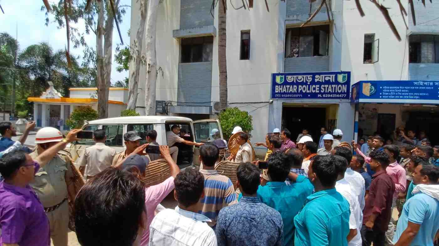 ভোট-পরবর্তী হিংসার অভিযোগে গ্রেপ্তার ভাতারের ২ তৃণমূল নেতা ; উঠল “চোর চোর” শ্লোগান 