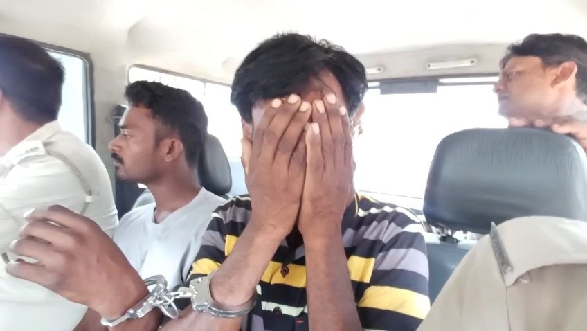 বাড়িতে ঢুকে ১৮ বছরের এক প্রতিবন্ধী তরুনীকে ধর্ষণের চেষ্টার   অভিযোগে সেখ ফিরোজ নামে এক প্রতিবেশী প্রৌঢ়কে গ্রেপ্তার করল ভাতার থানার পুলিশ 