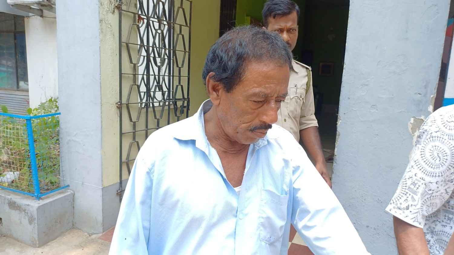 ঠিকাদারের কাছে তোলাবাজির অভিযোগে গ্রেপ্তার ভাতারের তৃণমূলের পঞ্চায়েত সদস্য 