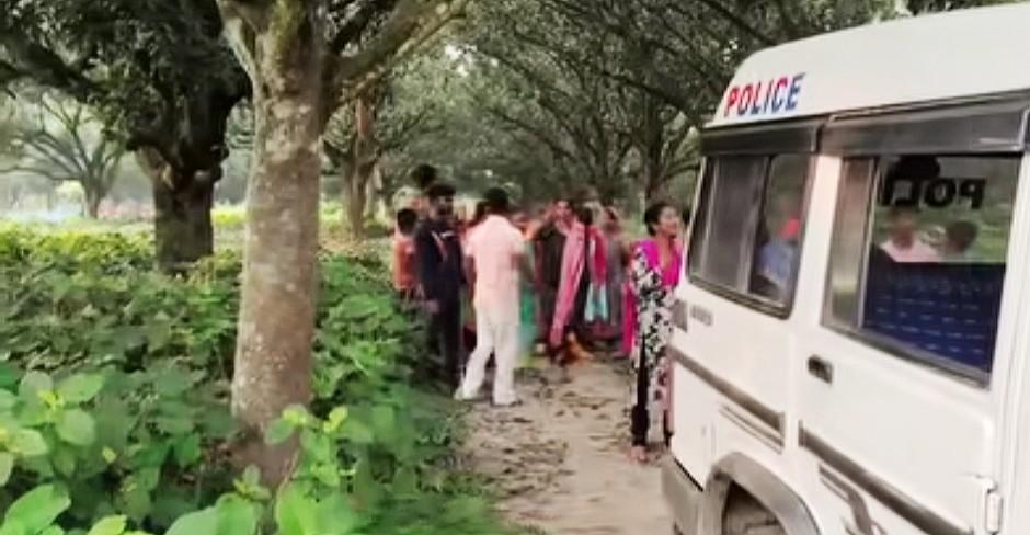 মালদায় সাহাপুরে বাড়ির অদূরে আমবাগানে এক ফুল ব্যবসায়ীর ঝুলন্ত দেহ উদ্ধার ; পরিবারের সন্দেহ খুন ! 