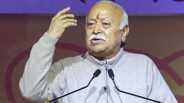 চলন্ত ট্রেনে পাথরবাজি থেকে অল্পের জন্য বেঁচে গেলেন মোহন ভাগবত, গ্রেপ্তার ২ কিশোর দুষ্কৃতী 