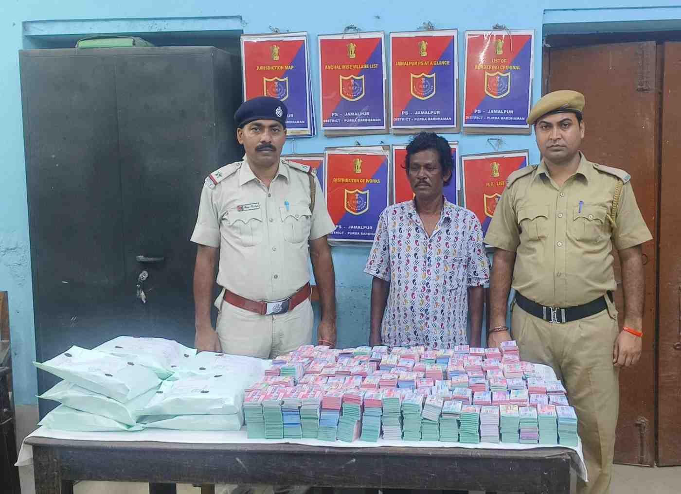 বর্ধমানে জাল লটারি চক্রের এক পান্ডা গ্রেপ্তার, উদ্ধার  ১০ লক্ষের বেশী টাকা মূল্যের জাল  টিকিট