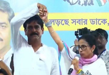 লুঙ্গি পরে নদী পেরিয়ে বাংলাদেশে পালিয়েছে তৃণমূলের প্রাক্তন বিধায়ক শওকত মোল্লা ! 