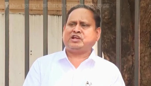 “স্যাঁটা ভাঙা মার” মন্তব্য মামলায় রেজিনগর থানায় হাজিরা দিলেন হুমায়ুন কবির 