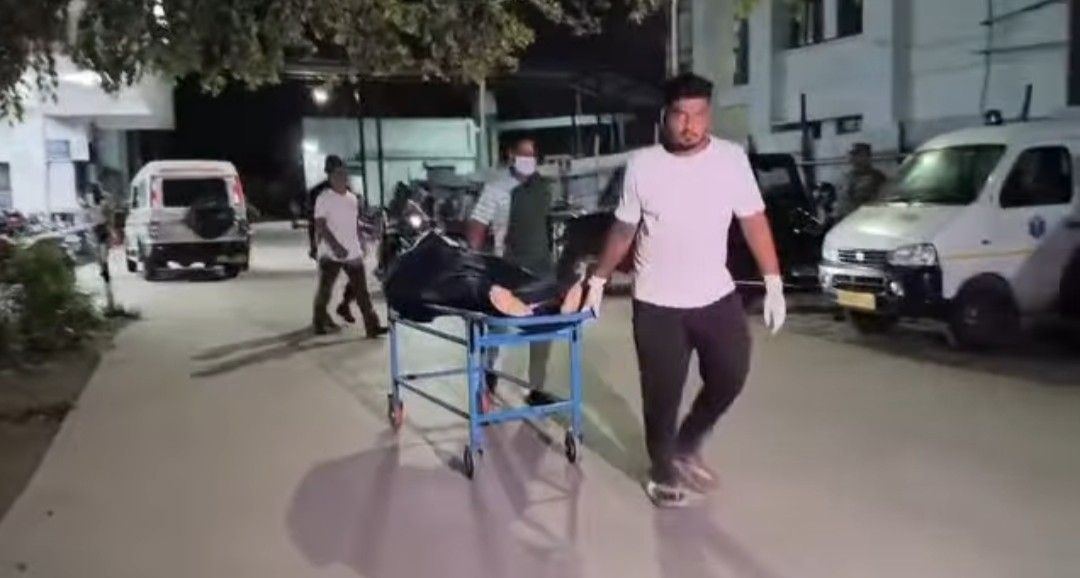 মালদায় বিএসএফের সেক্টর হেড কোয়ার্টারে আভ্যন্তরীণ বিবাদের জেরে গুলিবিদ্ধ হয় নিহত ২ জওয়ান ; গুরুতর আহত আরও এক