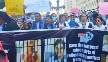 মুসলিম অপহরণকারীর হেফাজত থেকে মুক্তি পেতে আদালতে লড়ছে পাকিস্তানের  ১৩ বছর বয়সী খ্রিস্টান কিশোরী 