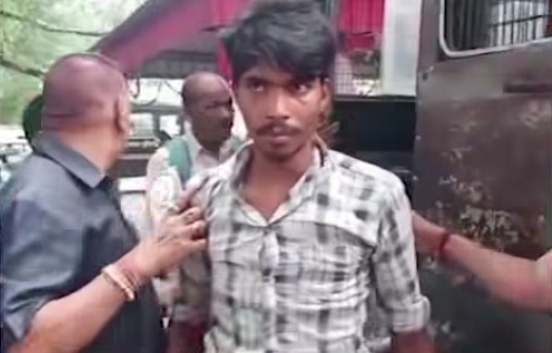 প্রতিবেশী ১২ বছরের মেয়েকে ধর্ষণ করে বিহারে পালিয়েছিল শেখ রবিউল, ধরে আনলো মালদা পুলিশ 