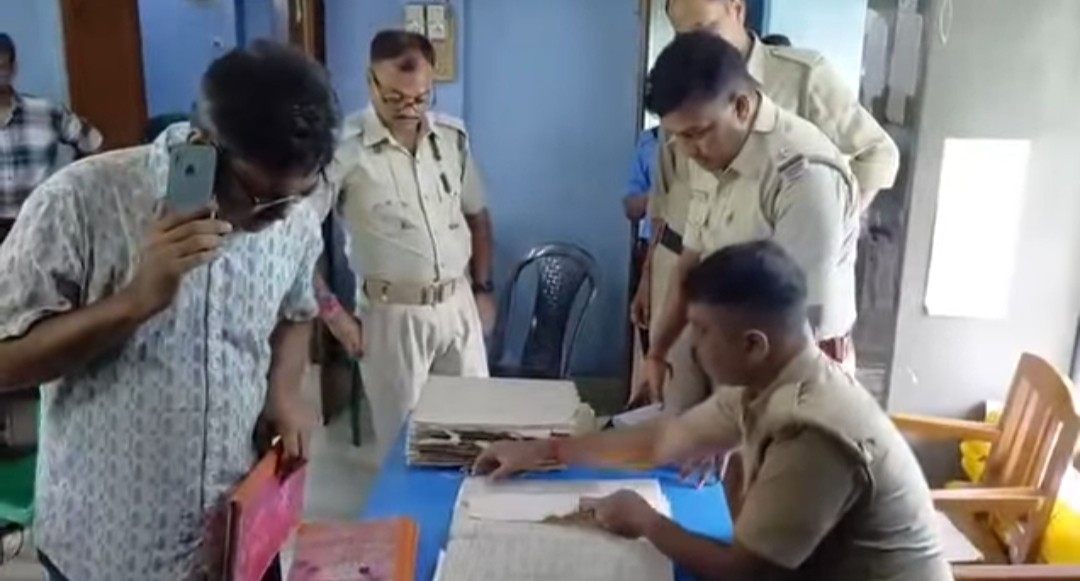 অনুপ্রবেশকারী ধরতে রাজ্য জুড়ে পঞ্চায়েত অফিসের জন্ম-মৃত্যু রেজিস্ট্রেশন খাতা খতিয়ে দেখতে শুরু করল পশ্চিমবঙ্গ পুলিশ  