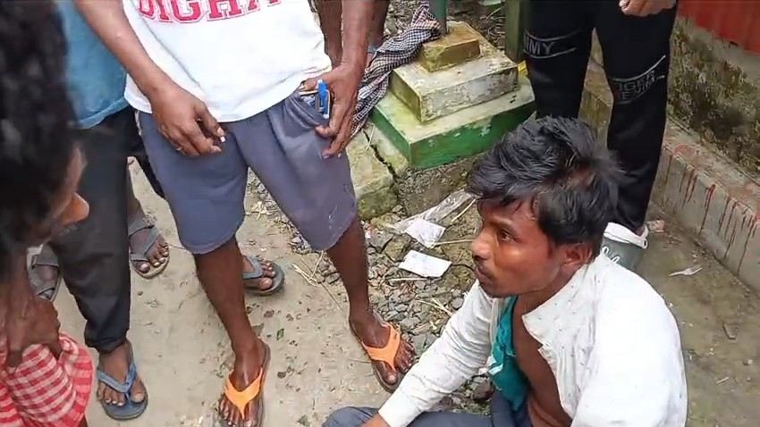 বিনা লাইসেন্সে গরু জবাই করে মাংস বিক্রিকে ঘিরে উত্তেজনা পূর্ব বর্ধমান জেলার কালনায়