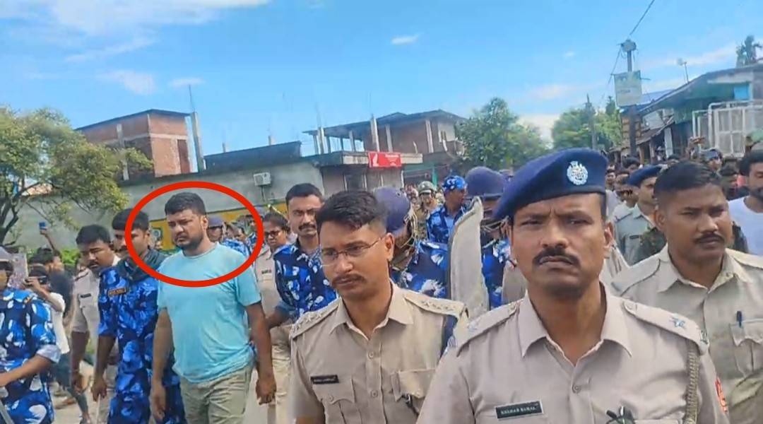 চোপড়ার “ত্রাস” তৃণমূল নেতা জিয়ারুল হককে এলাকায় প্যারেড করাল পুলিশ  