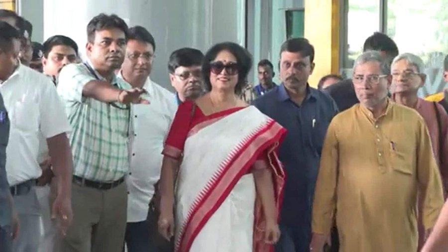 সিপিএম-তৃণমূলের জমানায় ‘নো এন্ট্রি’, দীর্ঘ প্রায় ২ দশক পর শুভেন্দু অধিকারীর সরকারের আমলে   তসলিমা নাসরিনকে উষ্ণ অভ্যর্থনা