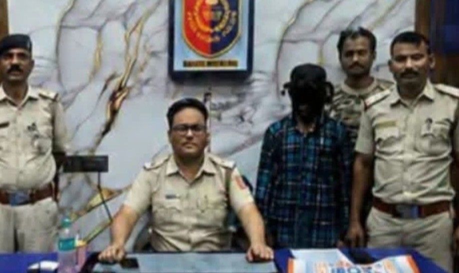 হরিরামপুরে ৪,০০০টি নিষিদ্ধ ট্যাবলেটসহ পুলিশের হাতে পাকড়াও এক মাদক পাচারকারী 