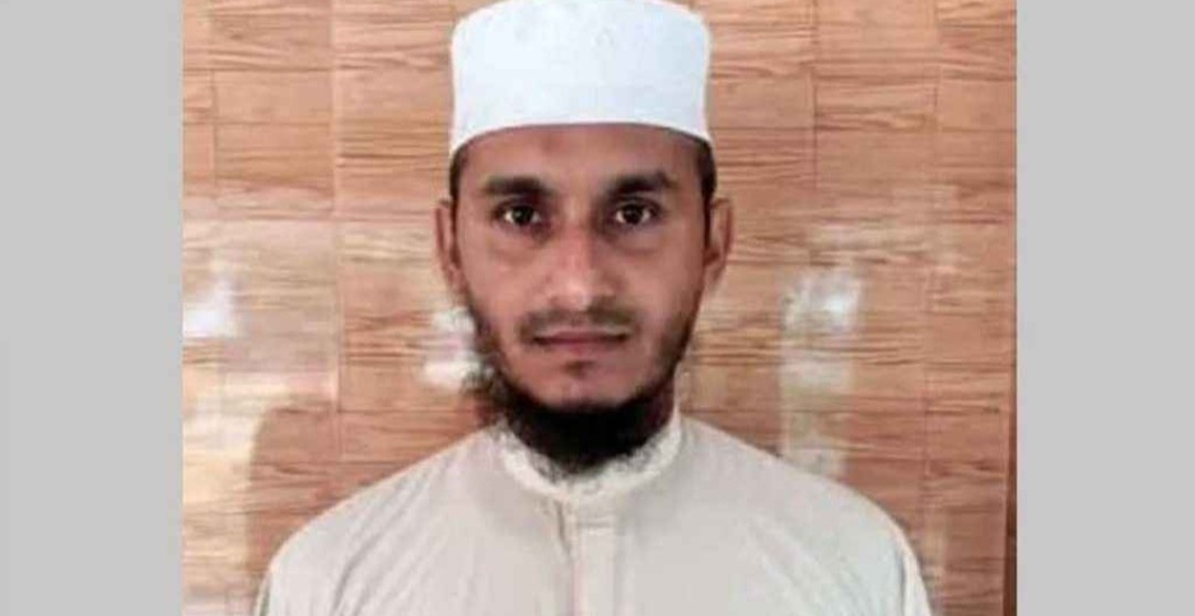 ১৪ বছরের ছাত্রীকে নিয়ে উধাও হয়ে গেল ৪০ বছরের মাদ্রাসা শিক্ষক 