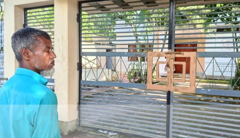 শ্রীরামের মূর্তি তৈরি করার অপরাধে জেলে হরিদাস চন্দ্র, এবারে স্ত্রীকে বের করে তালা ঝুলিয়ে দেওয়া হল বাড়িতে 