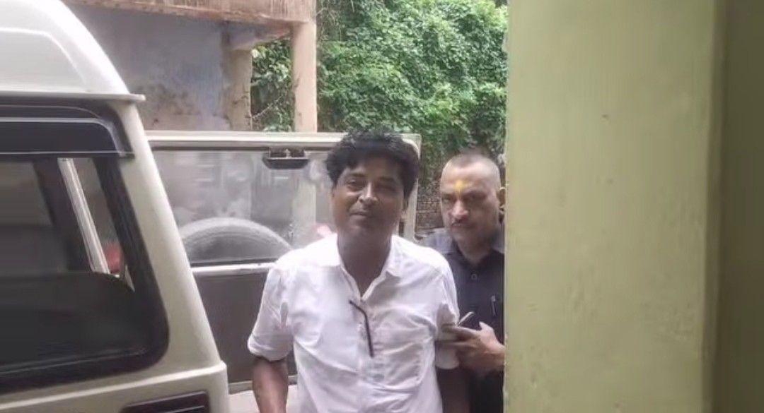 ডাকাতির চেষ্টার ষড়যন্ত্রমূলক কার্যকলাপে যুক্ত থাকার অভিযোগে গ্রেপ্তার গাজোলে যুব তৃণমূল নেতা