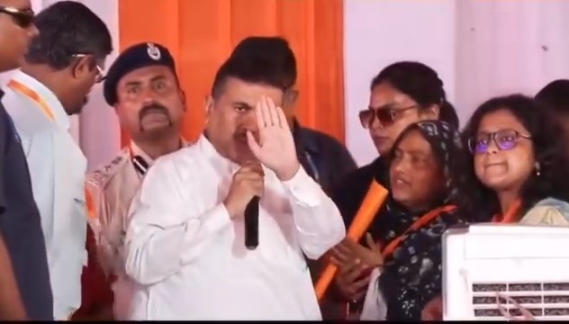 “আমি ছবি তোলার জন্য আসিনি, ছবি তোলা যাবে না” : মুর্শিদাবাদে স্কুলের গাড়িতে ট্রেনের ধাক্কায় নিহত পড়ুয়াদের পরিবারের সঙ্গে সাক্ষাৎ করার সময় সাংবাদিকদের বললেন মুখ্যমন্ত্রী শুভেন্দু অধিকারী 
