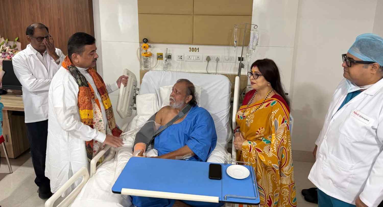 অসুস্থ মিঠুন চক্রবর্তীর স্বাস্থ্যের খোঁজ নিতে হাসপাতালে ছুটলেন মুখ্যমন্ত্রী শুভেন্দু অধিকারী 