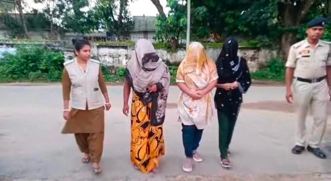 অবৈধভাবে ভারতে ঢুকে হোটেলে কাজ করা ২ বাংলাদেশি মুসলিম মহিলাকে পাকড়াও করল ত্রিপুরা পুলিশ 
