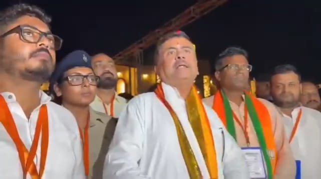 “এখন তো দেওয়াল লিখন মোছা হল, এরপর অনেক কিছু হবে” : যাদবপুরের নকশালদের সতর্ক করে দিলেন মুখ্যমন্ত্রী শুভেন্দু অধিকারী