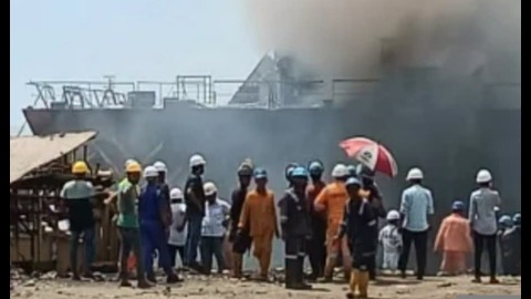 বাংলাদেশের চট্টগ্রাম শিপইয়ার্ডে সন্ত্রাসী হামলা, ভয়াবহ বিস্ফোরণে বহু হতাহতের আশঙ্কা 