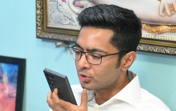 বিদেশযাত্রার ঠিক মুখেই ব্যাংক অ্যাকাউন্ট ফ্রিজ, আদালতের দ্বারস্থ অভিষেক ব্যানার্জি 