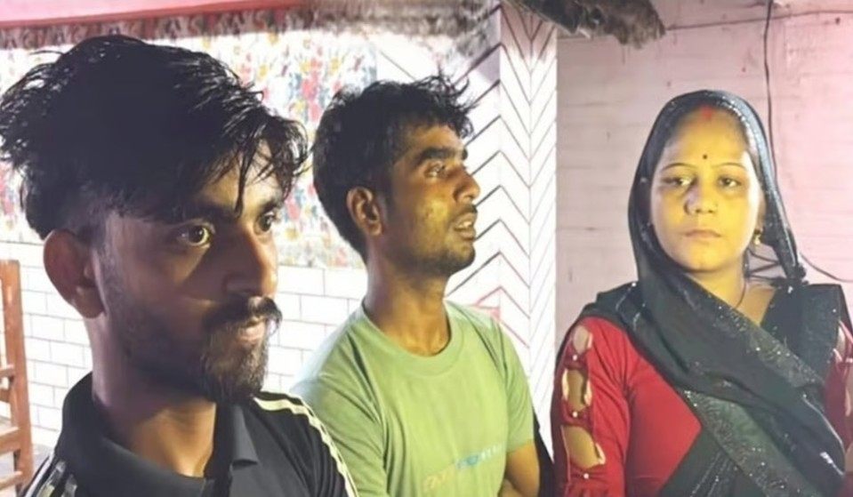 দিনে প্রেমিক, রাতে স্বামী : দু’জনের সঙ্গেই যৌনমিলন বাধাহীন করতে নিরাপত্তার জন্য থানায় গেলেন ইউপির সীতাপুরের এক নারী 