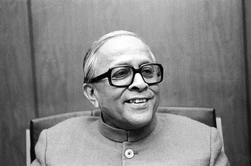 প্রয়াত সিপিএম নেতা জ্যোতি বসুর “অন্ধকার দিক” উন্মোচন করেছেন এক বুদ্ধিজীবি 