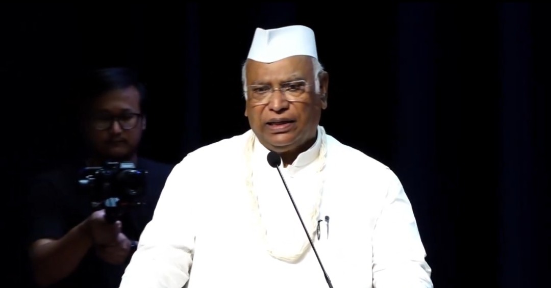 কংগ্রেসের জাতীয় সভাপতি মল্লিকার্জুন খাড়গের পারিবারিক ট্রাস্টকে অবৈধভাবে জমি পাইয়ে দেওয়ার অভিযোগ  