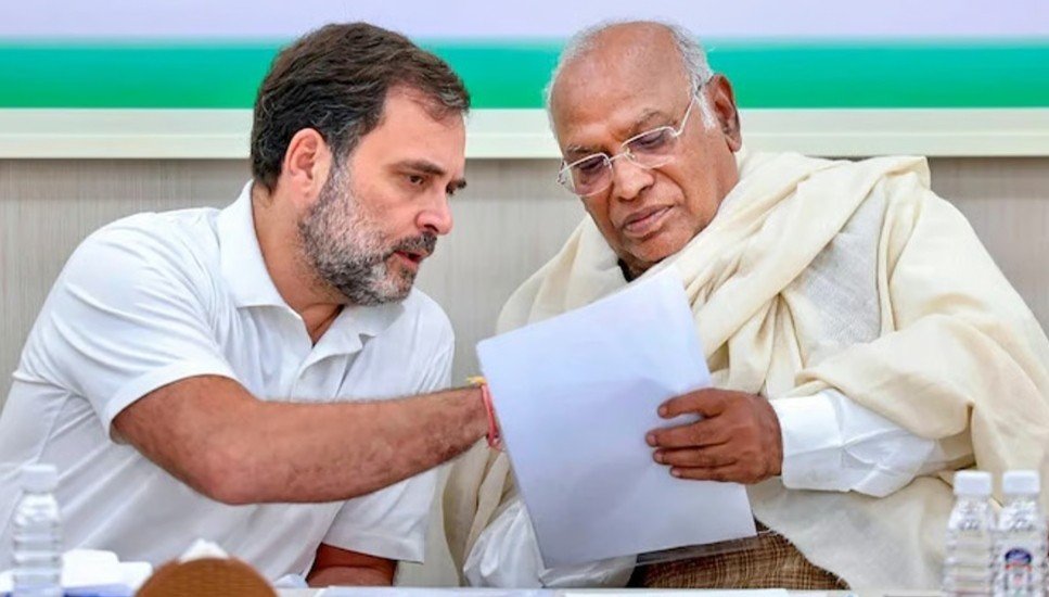 আমন্ত্রণ সত্ত্বেও টানা দ্বিতীয় বছরের মতো লালকেল্লার স্বাধীনতা দিবসের অনুষ্ঠানে যোগ দিলেন রাহুল গাঁধি ও মল্লিকার্জুন খাড়গে 