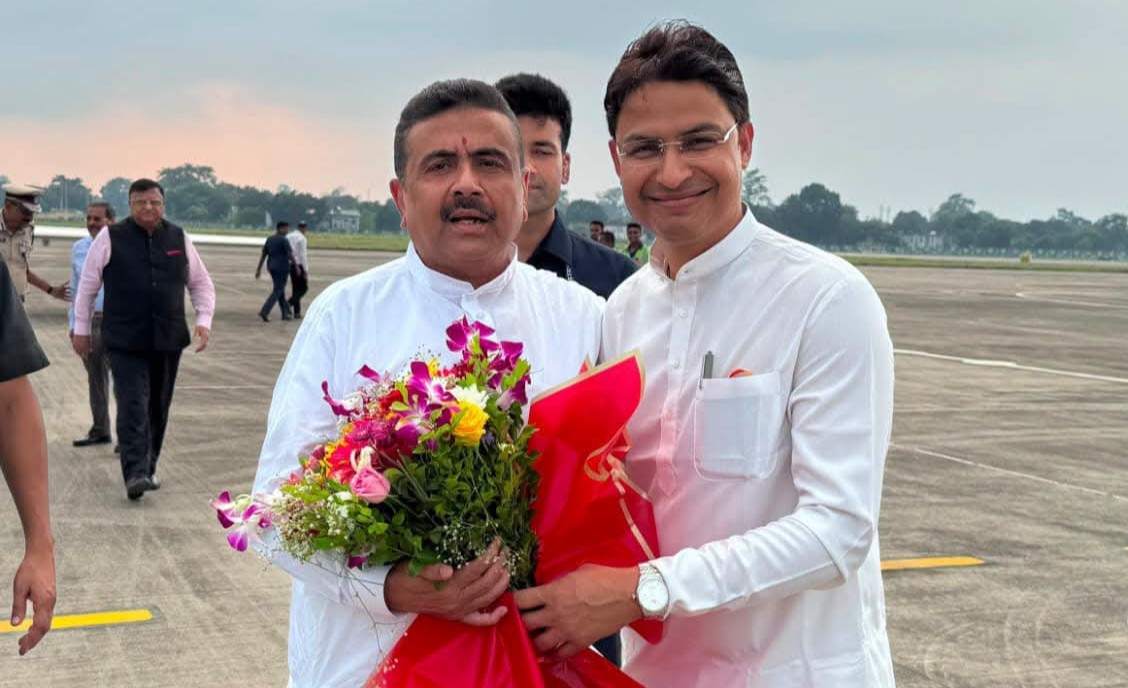 আজ শিলিগুড়িতে আসছেন স্বরাষ্ট্র মন্ত্রী অমিত শাহ, স্বাগত জানাতে পৌঁছে গেলেন মুখ্যমন্ত্রী শুভেন্দু অধিকারী 