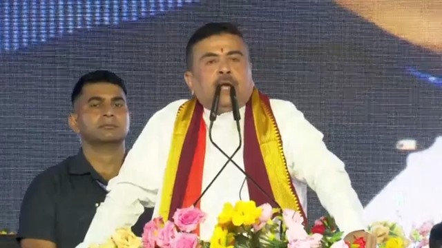 “একদম বিচলিত হবেন না” : অন্নপূর্ণা যোজনার অনুদান না পেয়ে হাহুতাশ করা মহিলাদের আশ্বস্ত করলেন মুখ্যমন্ত্রী শুভেন্দু অধিকারী ; পাশাপাশি বিরোধীদের উদ্দেশ্যে তাঁর বার্তা : “মিডিয়ার ক্যামেরার সামনে লোক জড়ো করে লেকচার দিলেও শুভেন্দু অধিকারী মাথা নত করার লোক নয়” 