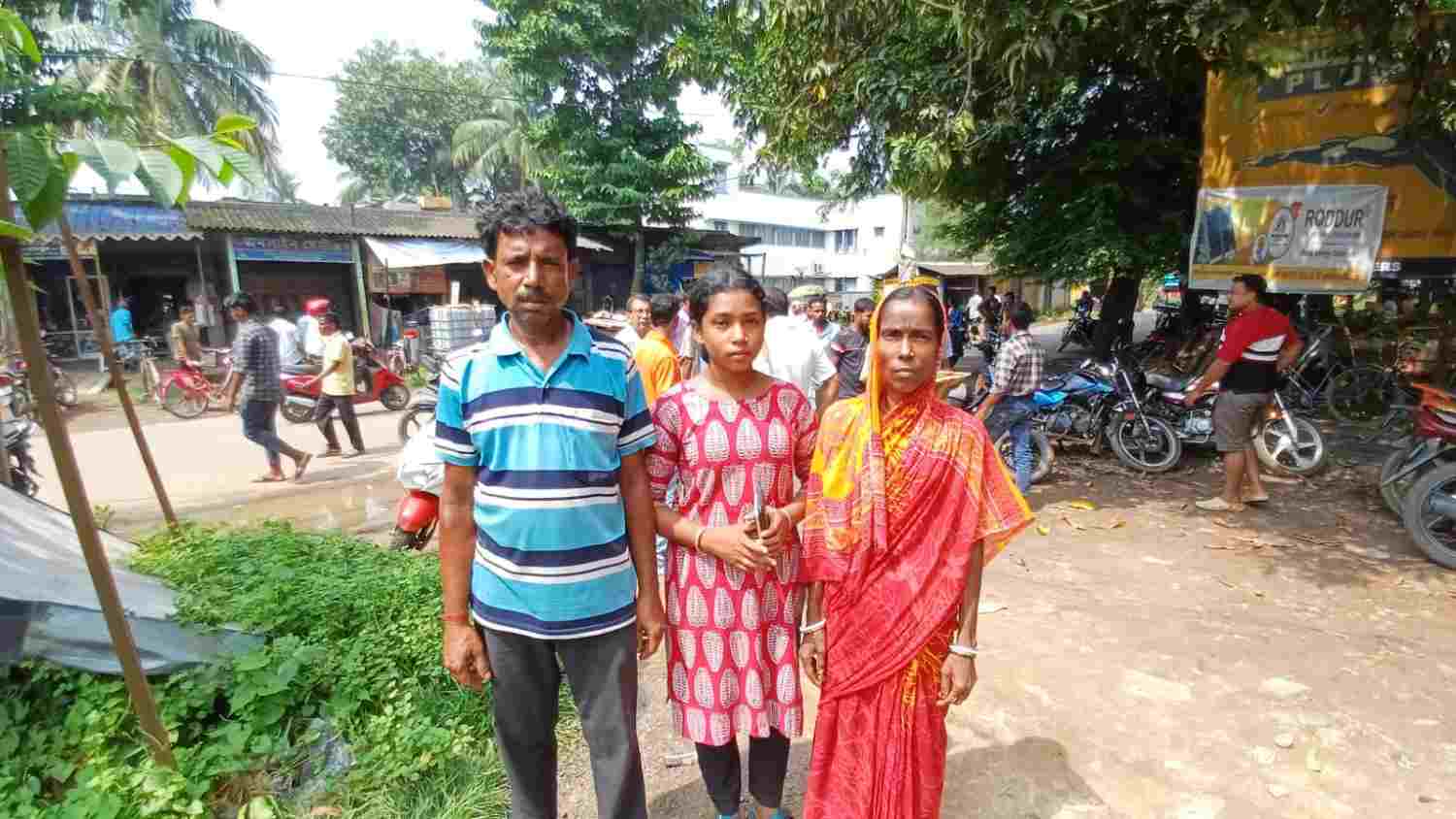 পূজোয় আগে পাঁঠাবলি দেওয়া নিয়ে বিবাদের জেরে হামলাকে কেন্দ্র করে উত্তেজনা ভাতারের রাজিপুর গ্রামে, আটক বেশ কয়েকজন 