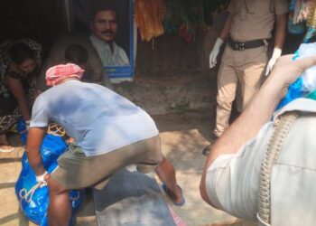 কাটোয়ায় নিজের ঘরেই বিধবা মহিলার গলাকাটা লাশ উদ্ধার, আটক ২ আত্মীয় 