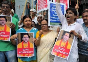 মুখ্যমন্ত্রীর নির্দেশের পরেই ধীরেন্দ্র শাস্ত্রীর ছবি পোড়ানো কংগ্রেসিদের ধরপাকড় শুরু 