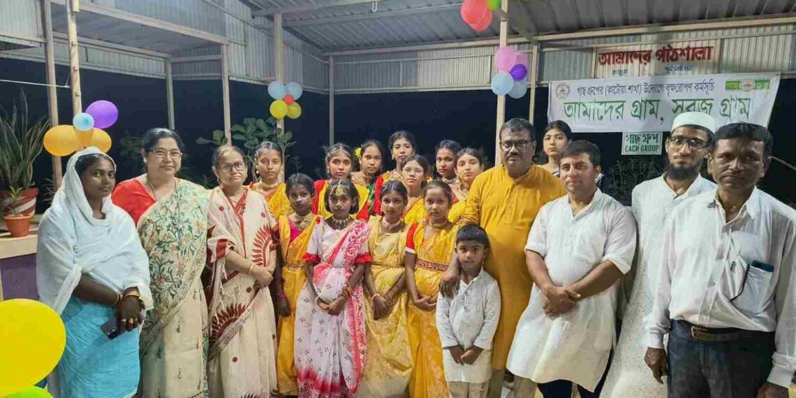 কাটোয়ার রাজুয়া গ্রামের শিক্ষক ফিরোজ সেখের ‘আমাদের পাঠশালা’ আজ দুঃস্থ পড়ুয়াদের  কাছে নিঃশুল্ক পঠনপাঠনের নির্ভরযোগ্য কেন্দ্র হয়ে উঠেছে 