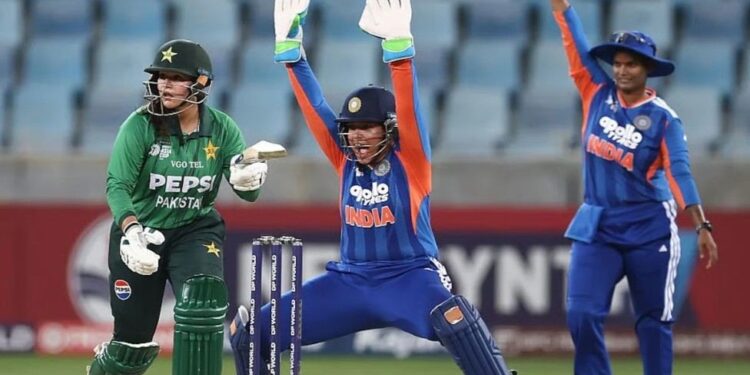 নারী এশিয়া কাপের ম্যাচে পাকিস্তানকে অবলীলায় হারিয়ে দিল ভারত