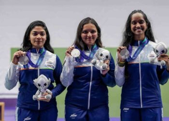 এশিয়ান গেমসে মহিলাদের ১০ মিটার এয়ার রাইফেল টিম ইভেন্টে ভারতের রৌপ্য জয় 