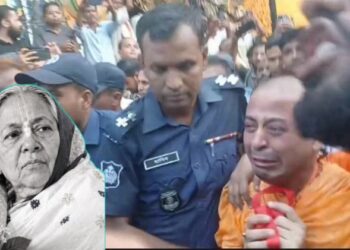 মাত্র ৫ ঘন্টার প্যারোলে মুক্তি,  মায়ের নিথর দেহ দেখে কান্নায় ভেঙে পড়লেন চিন্ময় কৃষ্ণ দাস ব্রহ্মচারী 