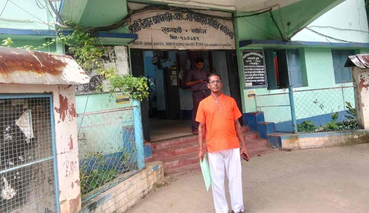 দলের উর্ধ্বতন নেতৃত্বের বিরুদ্ধে “কাজে বাধার সৃষ্টির” অভিযোগ তুলে পদত্যাগপত্র জমা দিলেন মঙ্গলকোটের ঝিলু ২ পঞ্চায়েতের বিজেপির সদস্য 