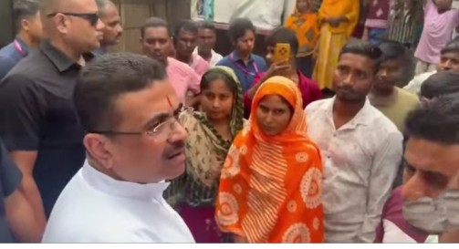 রেজিনগরে পথ দুর্ঘটনায় প্রাণ হারানো কিশোরী জেসমিনা খাতুনের পরিবারের পাশে দাঁড়ালেন মুখ্যমন্ত্রী শুভেন্দু অধিকারী