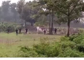 সীমান্তে ঢুকে এক ভারতীয়কে কুপিয়ে জখম করল বাংলাদেশি পাচারকারীরা, ধরে নিয়ে গেছে আরও এক ভারতীয়কে : বিএসএফ-বিজেবির গোলাগুলিতে উত্তেজনা নদীয়ার বাংলাদেশ সীমান্ত 