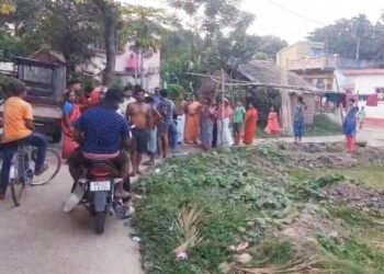 দাঁইহাটে খেলার মাঠে জোর করে পাথর-বোল্ডার ফেলা নিয়ে দুই পাড়ার সংঘর্ষ, আহত ১৪, আশঙ্কাজনক এক যুবক 