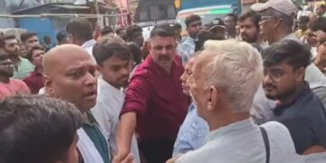 “গরুখোররা হিন্দুদের পূজোয় কেন ?”- বামপন্থীদের বুকস্টল ঘিরে ব্যাপক অশান্তি এন্টালীতে 