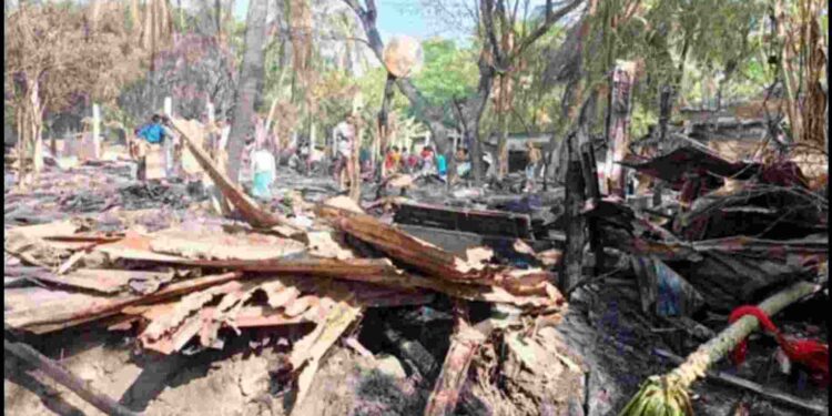 কক্সবাজারের কুতুবদিয়ায় হিন্দু সম্প্রদায়ের ৩৩ টি বাড়ি আগুনে ভস্মীভূত