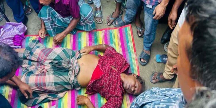 বাংলাদেশের দিনাজপুরের সরকারি স্কুলের প্রধান শিক্ষক মনোরঞ্জন রায়কে পিটিয়ে খুন  