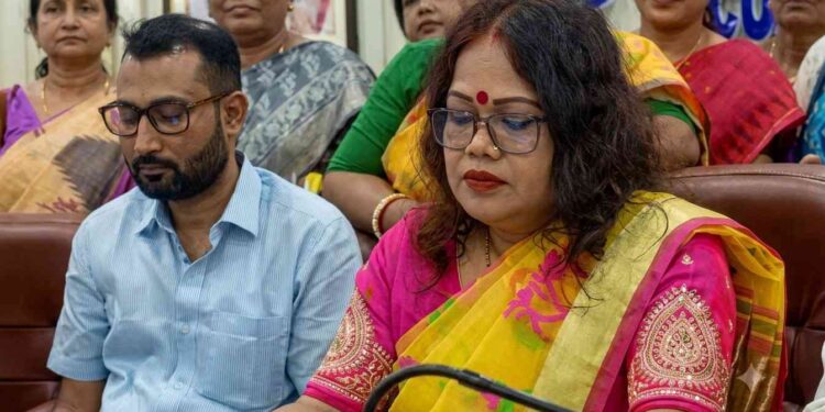কোচবিহার জেলা পরিষদে নতুন  সভাধিপতি হলেন হিমানি ইশর, তবে তিনি “ঋত” নাকি “মমতা”পন্থী তা এখনো অস্পষ্ট 