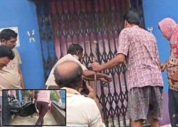 আউশগ্রামে বন্ধ ঘর থেকে প্রৌঢ়ার পচাগলা দেহ উদ্ধার  