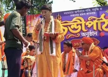 “নাস্তিক” সিপিএমের সদর দপ্তরের সামনে চন্ডীপাঠের আসর, মাইকের মুখ ছিল পার্টি অফিসের দিকেই  