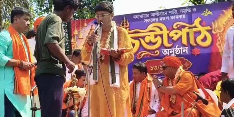 “নাস্তিক” সিপিএমের সদর দপ্তরের সামনে চন্ডীপাঠের আসর, মাইকের মুখ ছিল পার্টি অফিসের দিকেই
